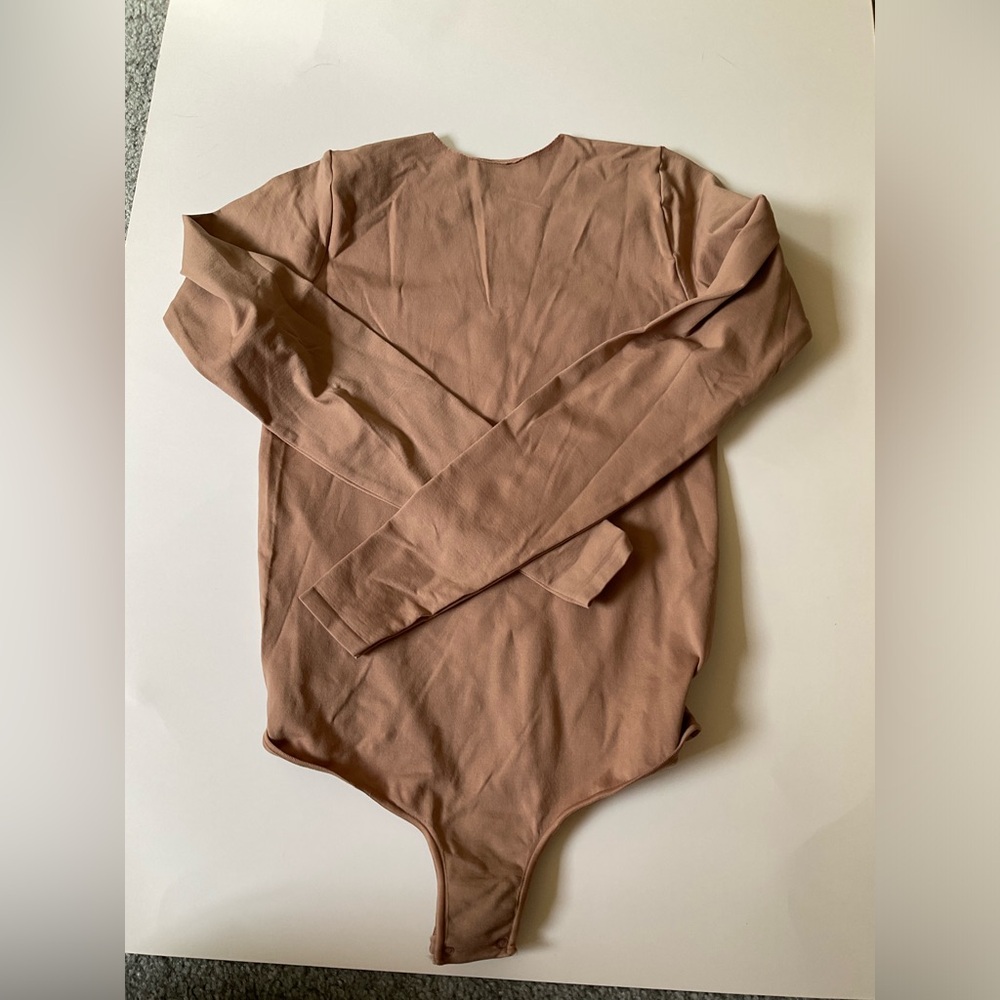 SKIMS essential bodysuit crew neck long sleeve body suit